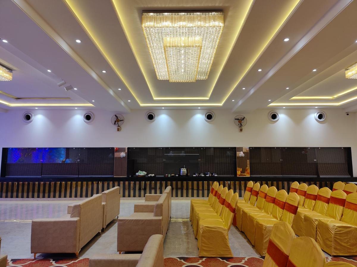 Hotel Ganpati Palace Матура Екстериор снимка