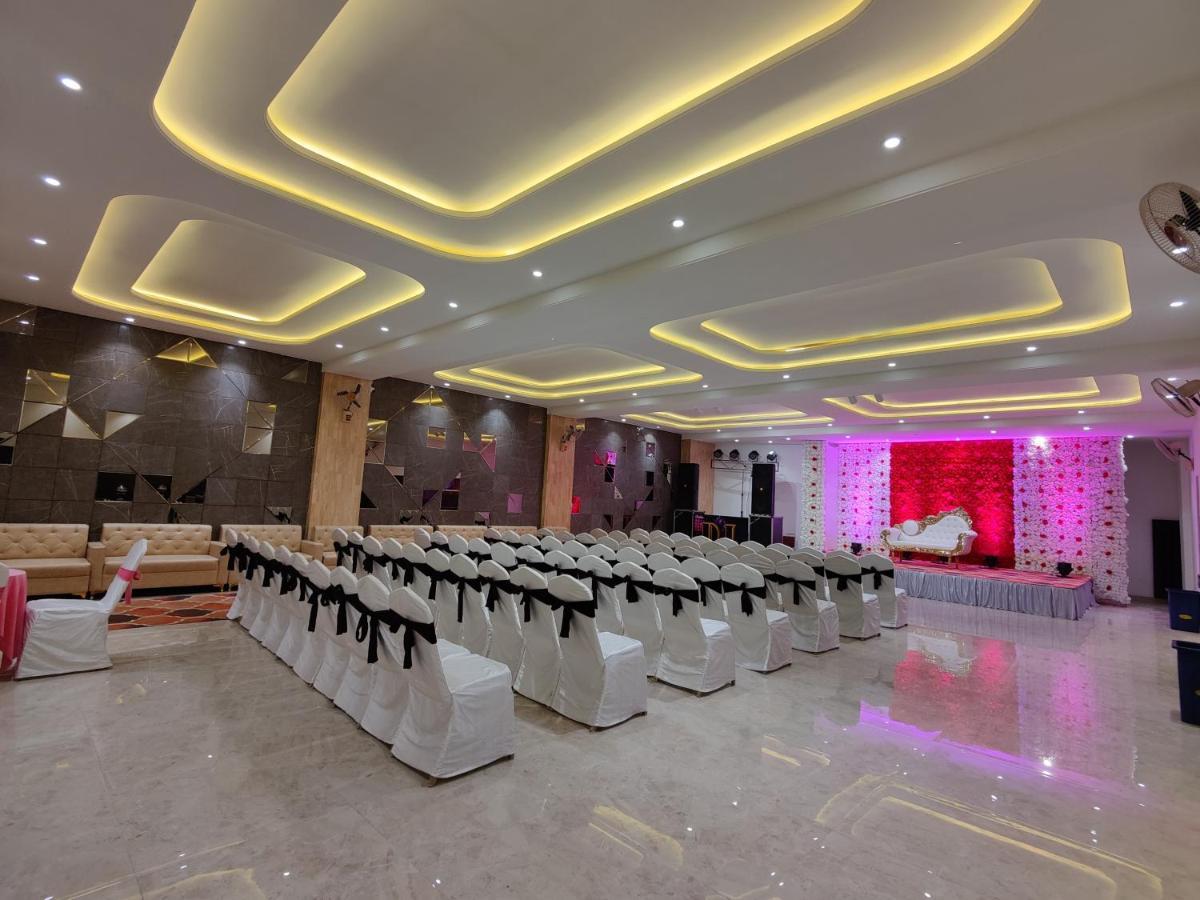 Hotel Ganpati Palace Матура Екстериор снимка