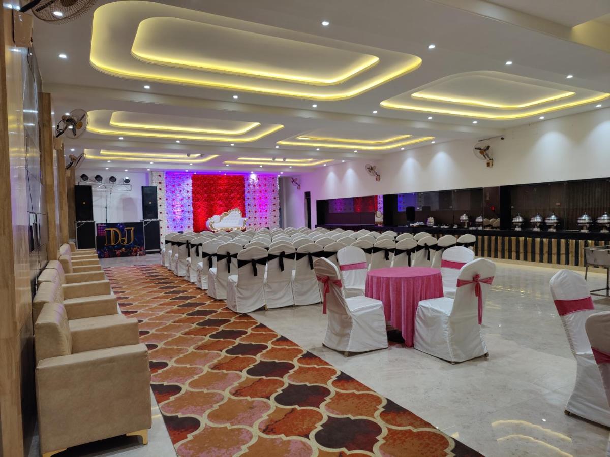 Hotel Ganpati Palace Матура Екстериор снимка