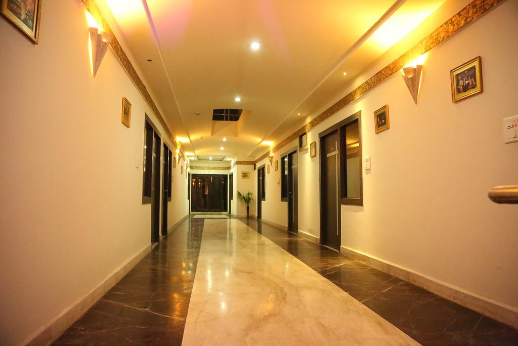 Hotel Ganpati Palace Матура Екстериор снимка