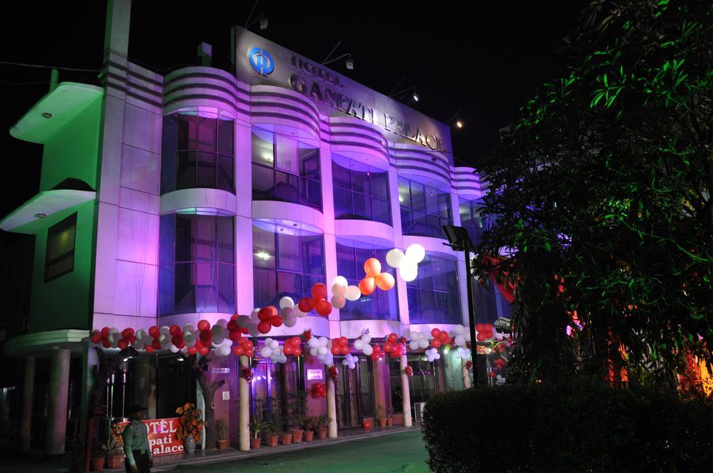 Hotel Ganpati Palace Матура Екстериор снимка