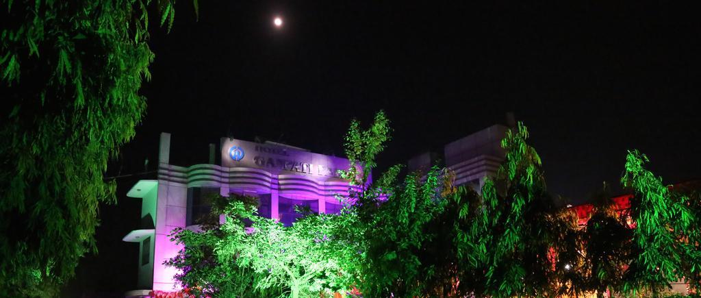 Hotel Ganpati Palace Матура Екстериор снимка