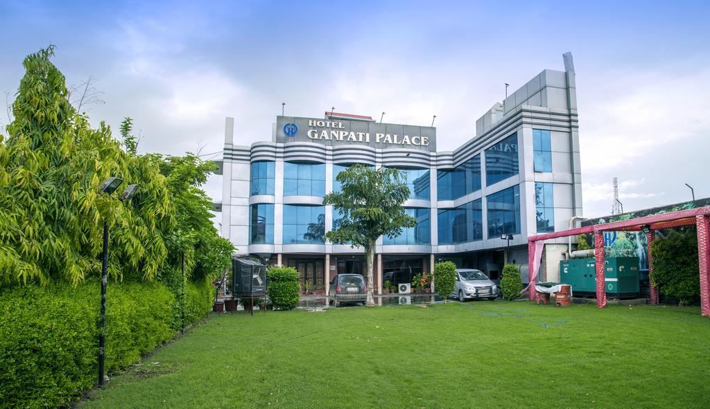 Hotel Ganpati Palace Матура Екстериор снимка