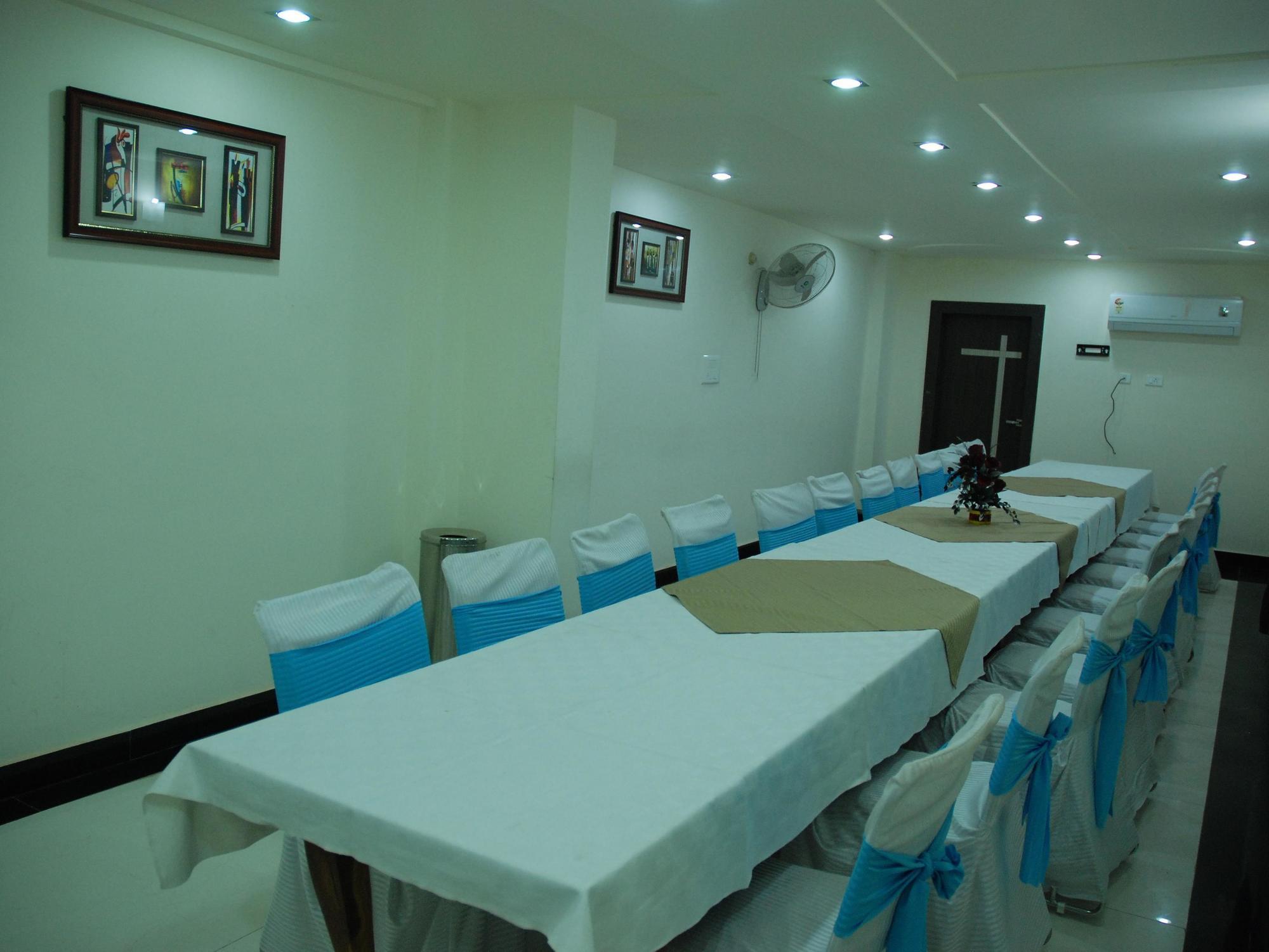 Hotel Ganpati Palace Матура Екстериор снимка