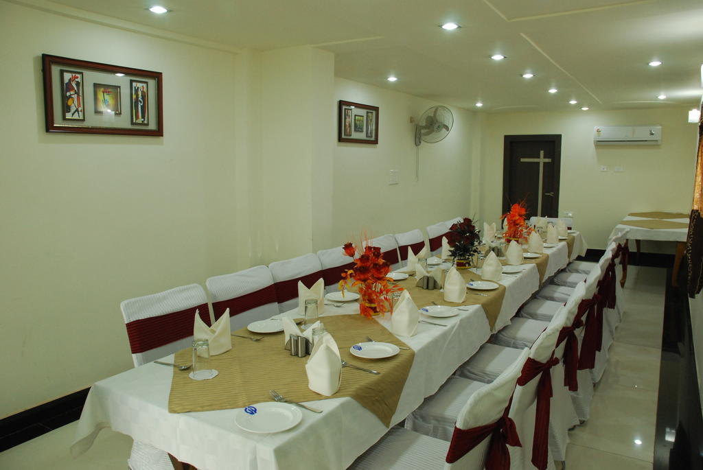 Hotel Ganpati Palace Матура Екстериор снимка